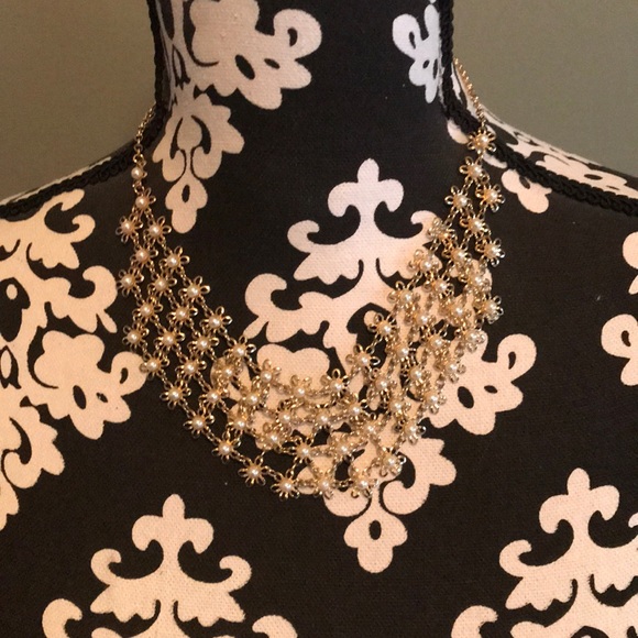 Forever 21 Jewelry - Fashion gold and Pearl necklace Forever 21 Jewelry - Fashion gold and Pearl necklace